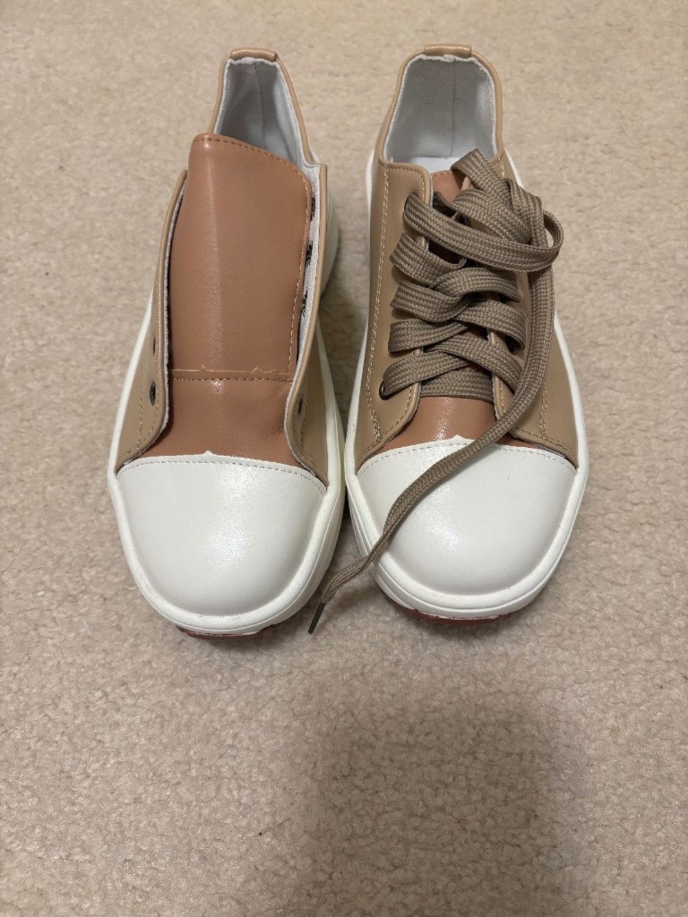 Tennis Shoe